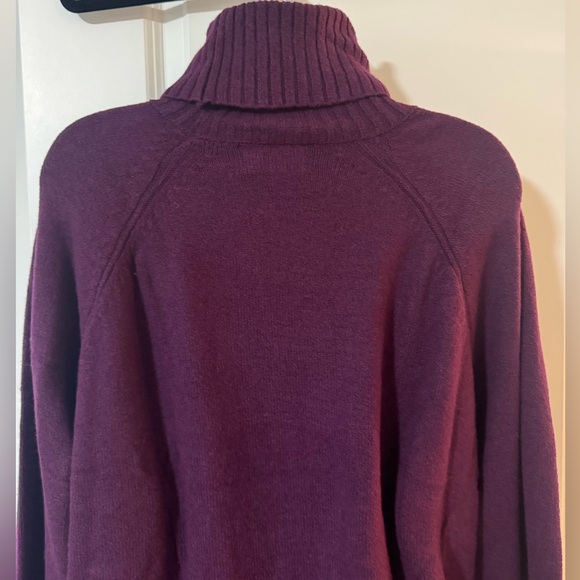 Old Navy Women's Maroon/Purple Turtleneck Sweater - Picture 5 of 7